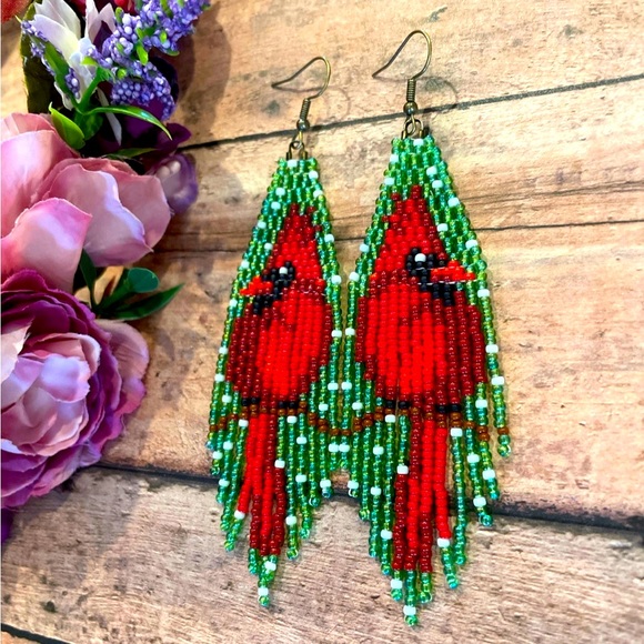 Red cardinal earring - Picture 3 of 5